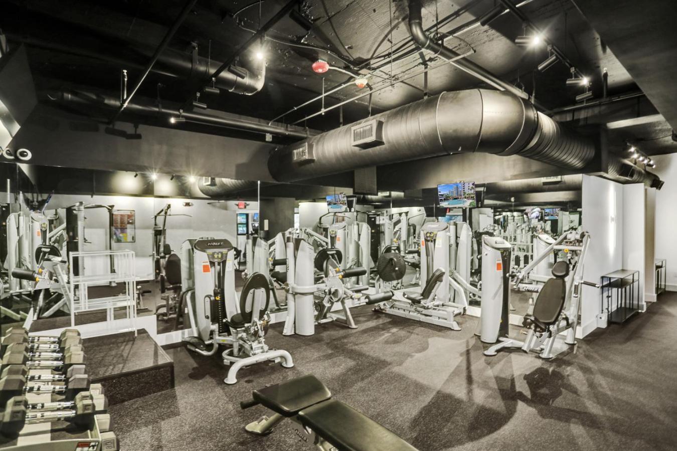 Classic Amenities Steps From The With Gym And Pool 1208 Apartamento *