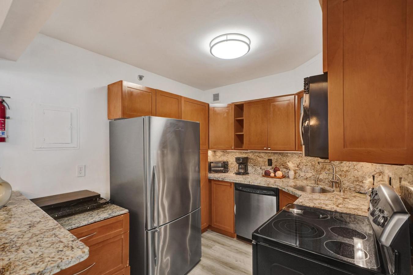 Classic Amenities Steps From The With Gym And Pool 1208 Apartamento *
