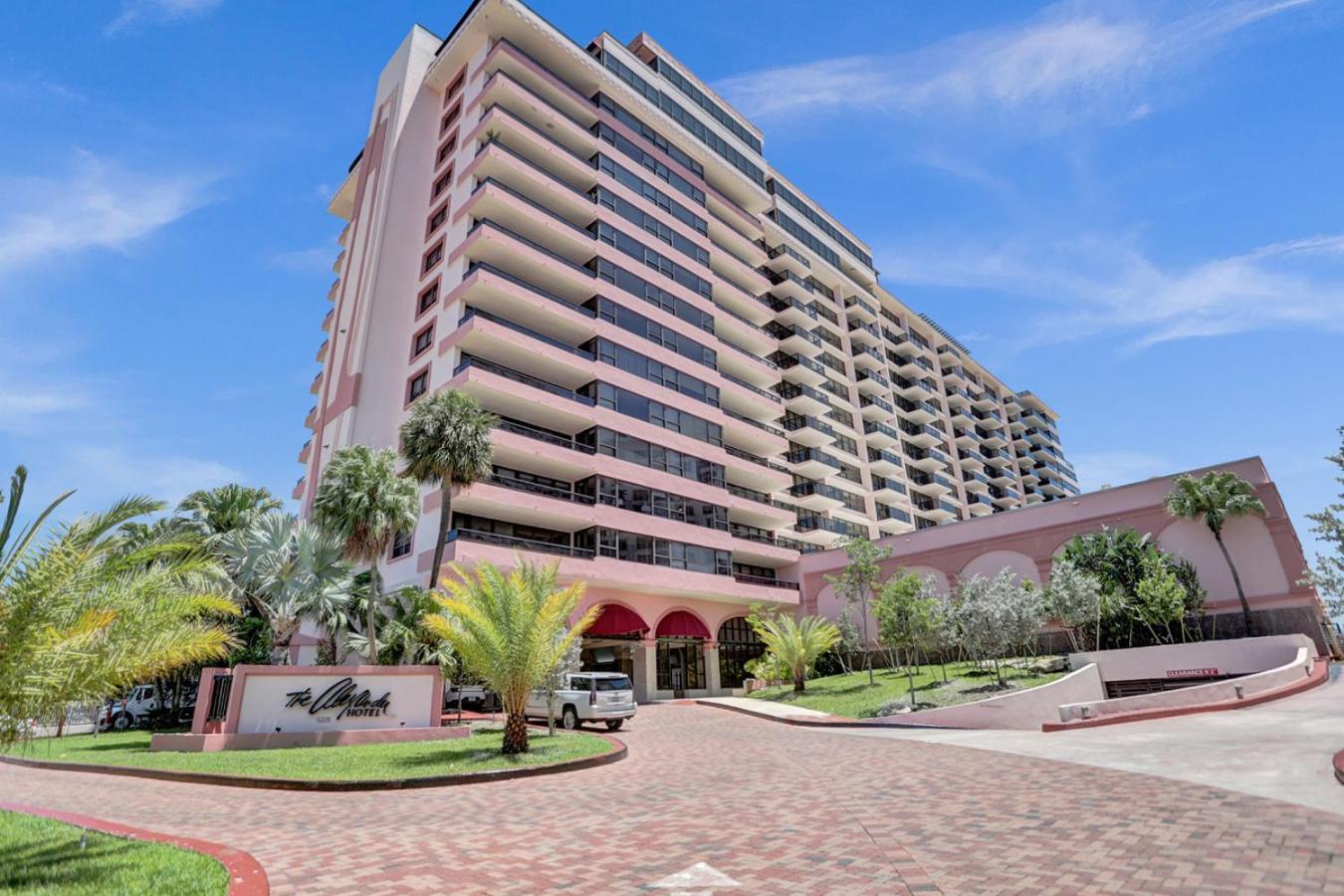 Classic Amenities Steps From The With Gym And Pool 1208 Apartamento