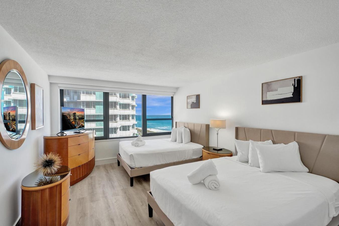 Classic Amenities Steps From The With Gym And Pool 1208 Apartamento *