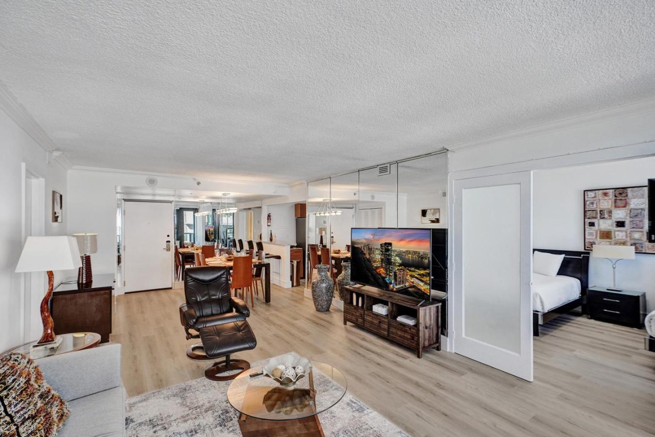 Apartamento Classic Amenities Steps From The With Gym And Pool 1208